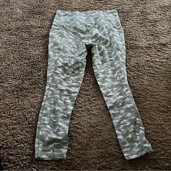 Athleta salutation stash leggings size L - Picture 3 of 4